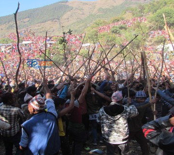 दैवि शक्ति जोगाउन नाचिने अनौठो लठ्ठी अर्थात सगाल नाच (फोटो फिचर)